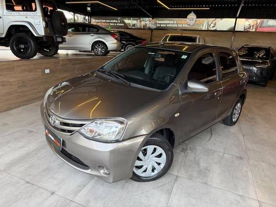 TOYOTA ETIOS 1.5 XS 16V FLEX 4P AUTOMÁTICO TOYOTA ETIOS 1.5 XS 16V FLEX 4P AUTOMÁTICO